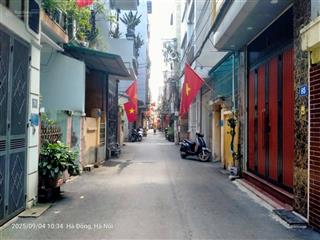 Bán nhà phân lô cán bộ phố vạn phúc, ô tô đỗ cửa, gần nhiều tiện ích, giao thông thuận tiện.
