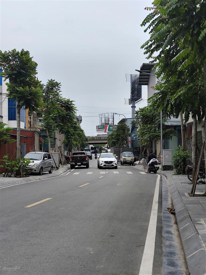 Bán đất bát khối long biên, đường lớn ô tô tải tránh, giá chỉ 170tr/m2, mt 12m. 0931 568 ***