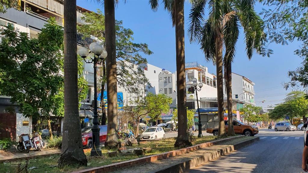 Bán nhà đất kinh doanh lô góc mặt phố vip hiếm người bán  thị trấn sóc sơn