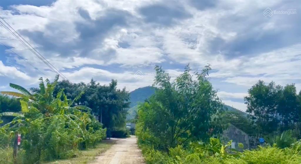 Mt25m đường betong cách suối nước nóng trường xuân chỉ vài km có suối nước lạnh đằng sau