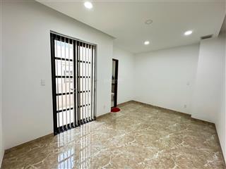 Cho thuê văn phòng chính chủ 5tr/th có ban công, hỗ trợ bàn ghế, hầm để xe khu cityland p10 gò vấp