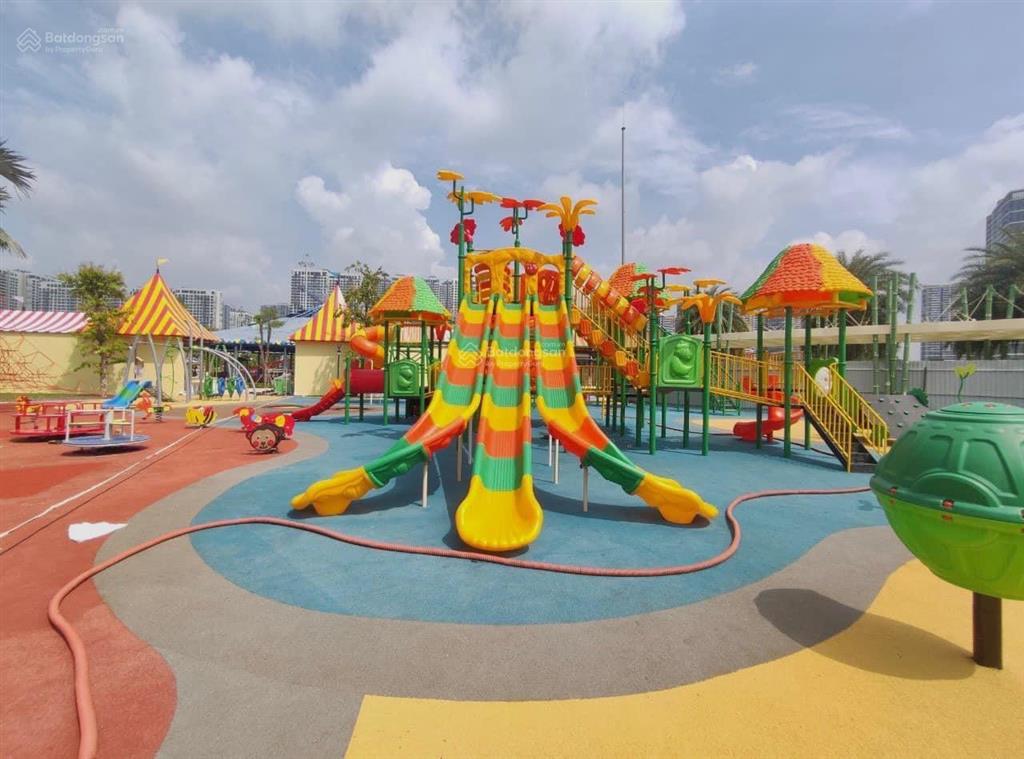 Bán lẹ 2pn  2wc tầm view quảng trường lớn đại bàng, vincom mega mall, pháo hoa the beverly solari