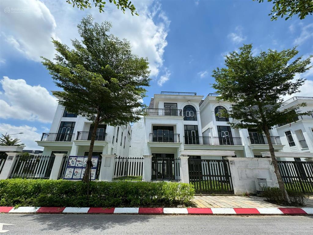 Biệt thự 323.7m hud mê linh gđ2 cạnh sun group view công viên 16.04 tỷ cn 70%.  0903 270 *** zalo