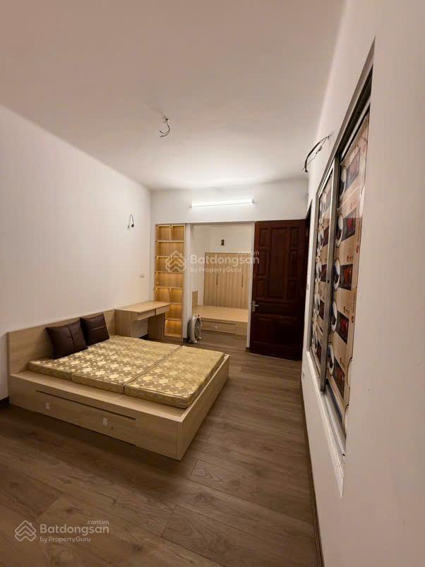 Nhà dân xây hạ yên quyết, mặt ngõ kinh doanh, gần ô tô, ô chờ thang máy, diện tích rộng