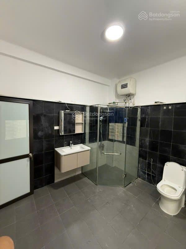 Nhà dân xây hạ yên quyết, mặt ngõ kinh doanh, gần ô tô, ô chờ thang máy, diện tích rộng