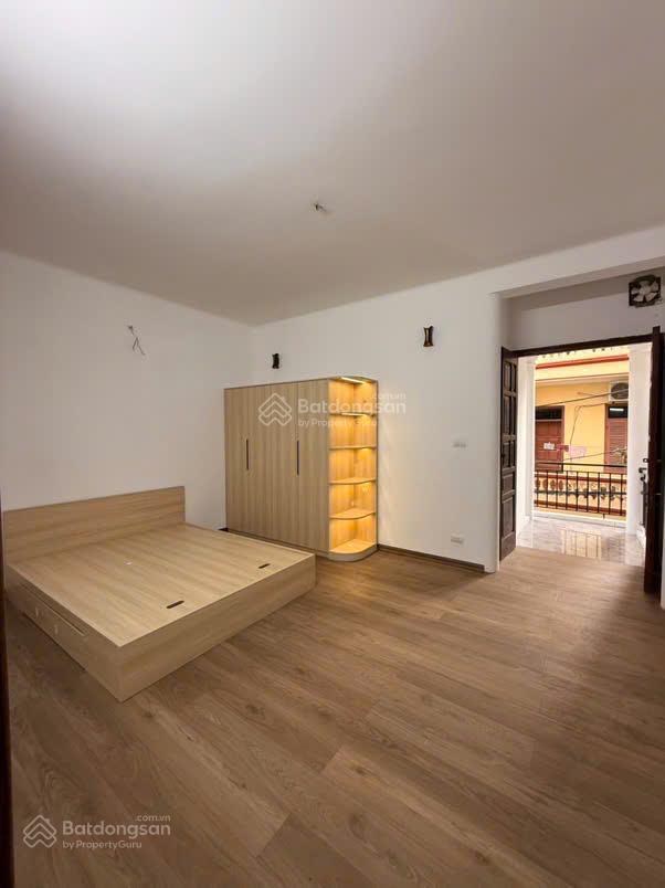 Nhà dân xây hạ yên quyết, mặt ngõ kinh doanh, gần ô tô, ô chờ thang máy, diện tích rộng