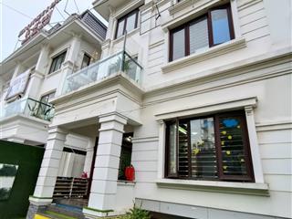Cho thuê nhà kđt nam cường, hoàng quốc việt dt 180m2, 4 tầng 1 hầm, mt 12m, thang máy, mới, 60tr/th