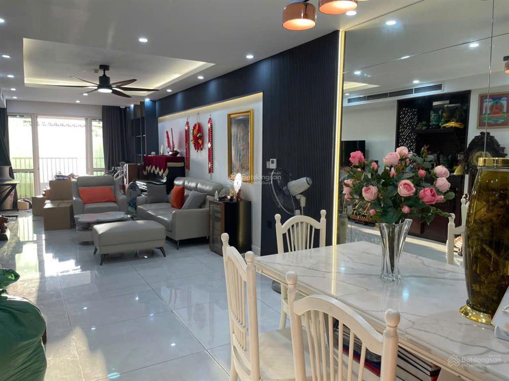 Bán căn hộ 3 ngủ 145m2 tòa p1 ciputra full nội thất hướng đông nam giá cực tốt