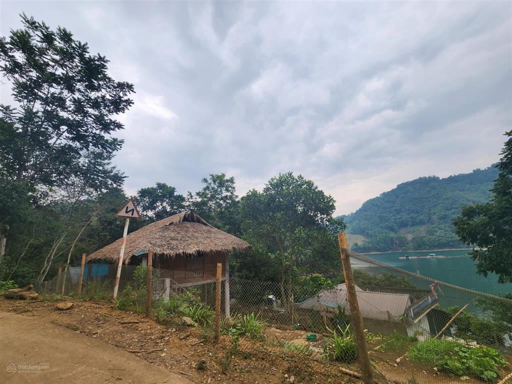 Đất bán hồ tay chạm nước tại khu du lịch đá bia, đà bắc, hòa bình chỉ 1tỷ2 sẵn nhà sàn sử dụng tốt
