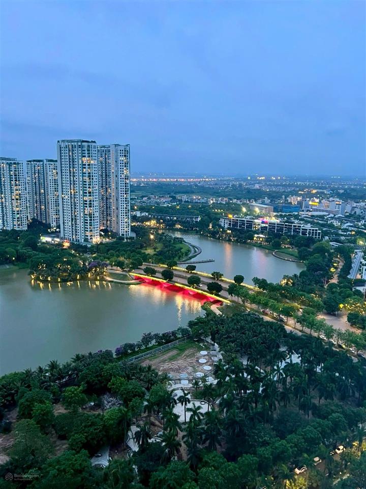 Cần bán căn 2 mgur toà r2 onsen 67m view hồ, sân golf hướng đông nam giá 5.35 tỷ bao phí