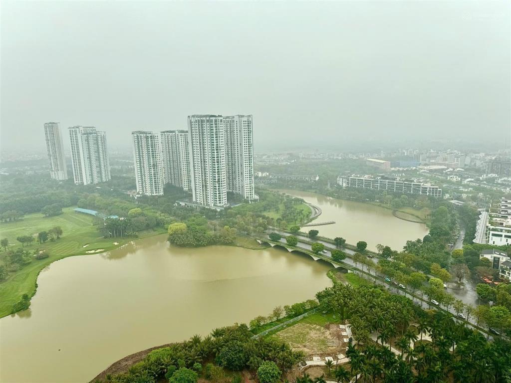 Cần bán căn 2 phòng ngủ trục 09 r2 onsen view hồ, sân golf tầng đẹp, giá 5.35 tỷ bao phí