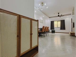 Bán căn hộ era town đức khải. dt 135m2. 4pn  3wc. giá  3.850 tỷ ( thương lượng ) full nội thất