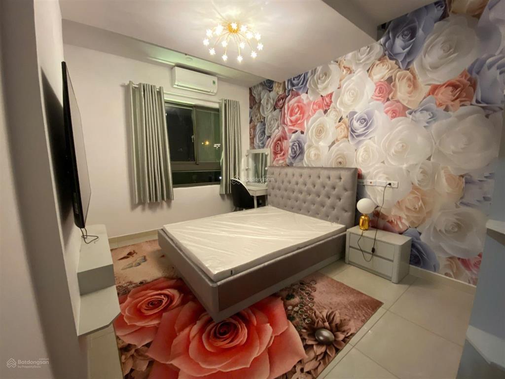 Cần bán căn hộ dockland. dt  106m2. 3pn  2wc. giá  6.6 tỷ. đã có sổ, hỗ trợ vay ngân hàng