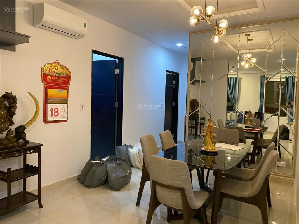 Cần bán căn hộ dockland. dt  106m2. 3pn  2wc. giá  6.6 tỷ. đã có sổ, hỗ trợ vay ngân hàng