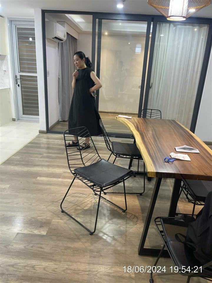 Cần bán căn hộ cosmo city. dt 80m2 2pn  2wc. giá bán  4.65 tỷ. đã có sổ hồng. có hỗ trợ vay bank