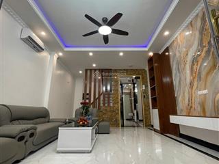 Bán nhà riêng gần hoàng quốc việt 40m2, thang máy, ô tô gần, full đồ ở ngay
