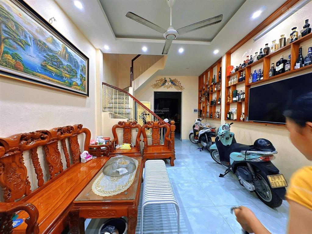 Nhà riêng xuân thuỷ 45m2, góc 3 thoáng, ngõ thông kinh doanh, 10 trường đại học, full đồ, hơn 8 tỷ