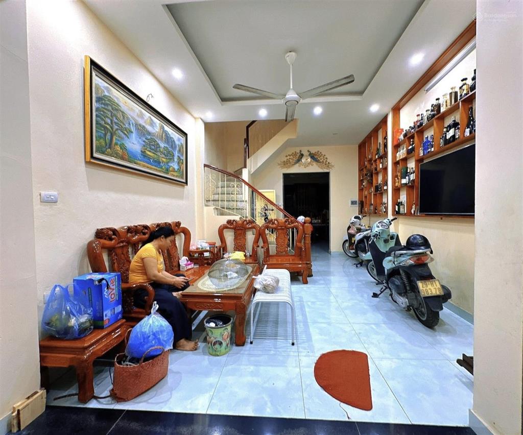 Nhà riêng xuân thuỷ 45m2, góc 3 thoáng, ngõ thông kinh doanh, 10 trường đại học, full đồ, hơn 8 tỷ