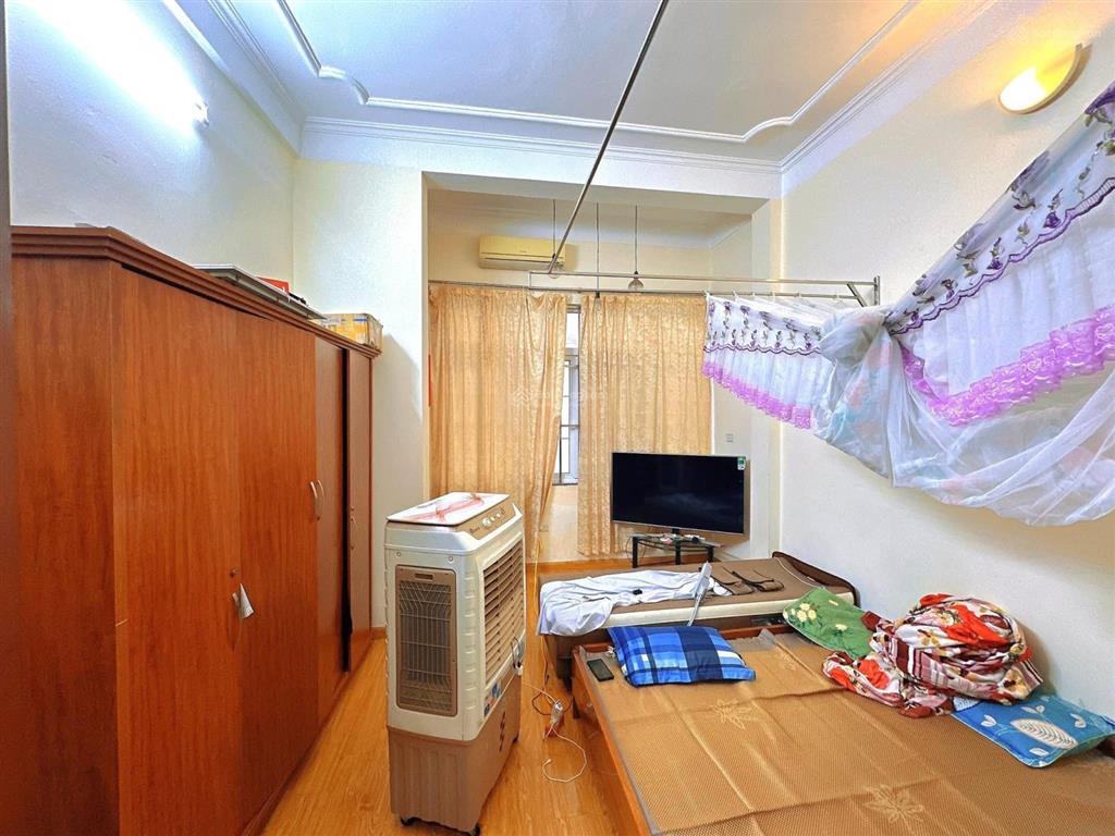 Nhà riêng xuân thuỷ 45m2, góc 3 thoáng, ngõ thông kinh doanh, 10 trường đại học, full đồ, hơn 8 tỷ
