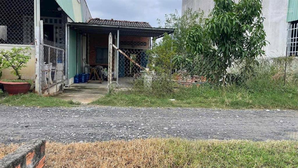 Tôi là chủ đất, cần bán gấp đất đường oto cách nguyễn văn dương tt đức hoà 500m 125m2 giá 680tr