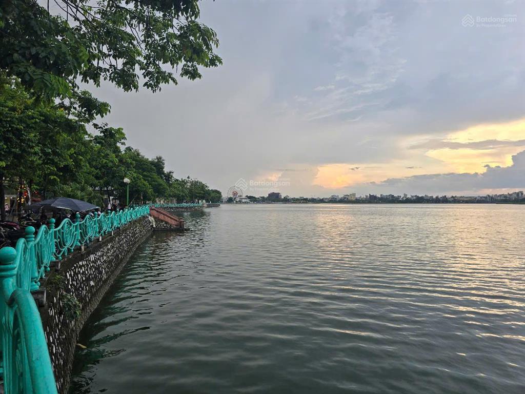 Nhà đẹp mới tinh30m ra phố lạc long quân sát hồ tây full nội thất mới 34m2 5tầng mt5m 8,5 tỷ tây hồ