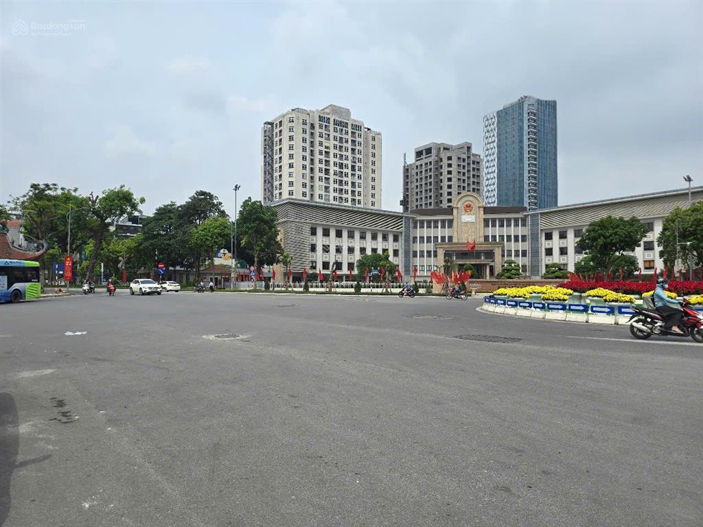 Hiếm mảnh đất gía đầu tư 360tr/m2 mặt phố hè 8m lạc long quân 200m2 mt 6 m nở hậu 16m 71 tỷ tây hồ