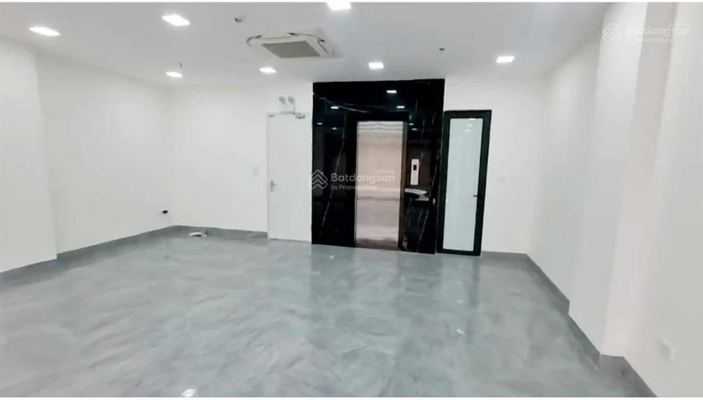 Mặt phố lô góc vỉa hè đá bóng kd cho thuê 120tr/th xã đàn 70m2 7 tầng thang máy mt 5m 65 tỷ đống đa