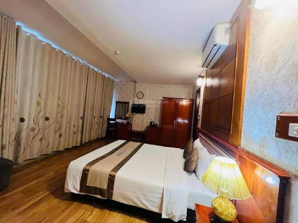 Khách sạn dthu 1 tỷ/tháng mặt phố cửa bắc view hồ tây 150m2 15tầng 1 hầm thmáy mt6.5m 170tỷ ba đình