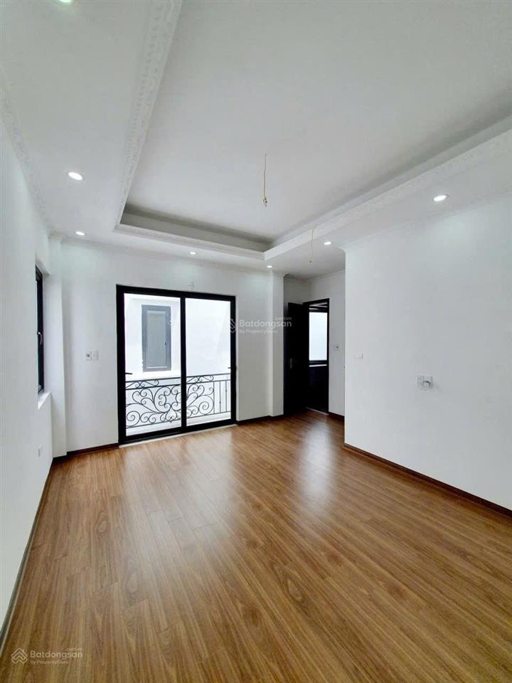 Siêu đẹp ! xuân diệu, tây hồ  thang máy  view hồ  2 thoáng. 40m x 7 tầng  mt 5m  giá 12.9 tỷ.