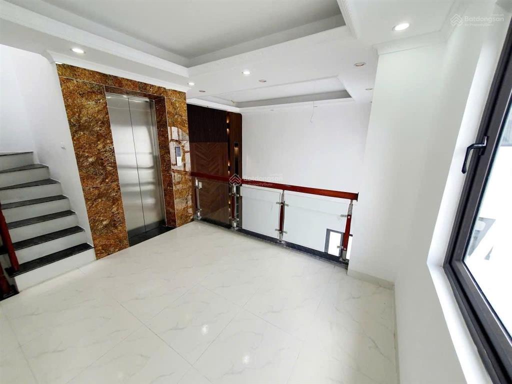 Siêu đẹp ! xuân diệu, tây hồ  thang máy  view hồ  2 thoáng. 40m x 7 tầng  mt 5m  giá 12.9 tỷ.