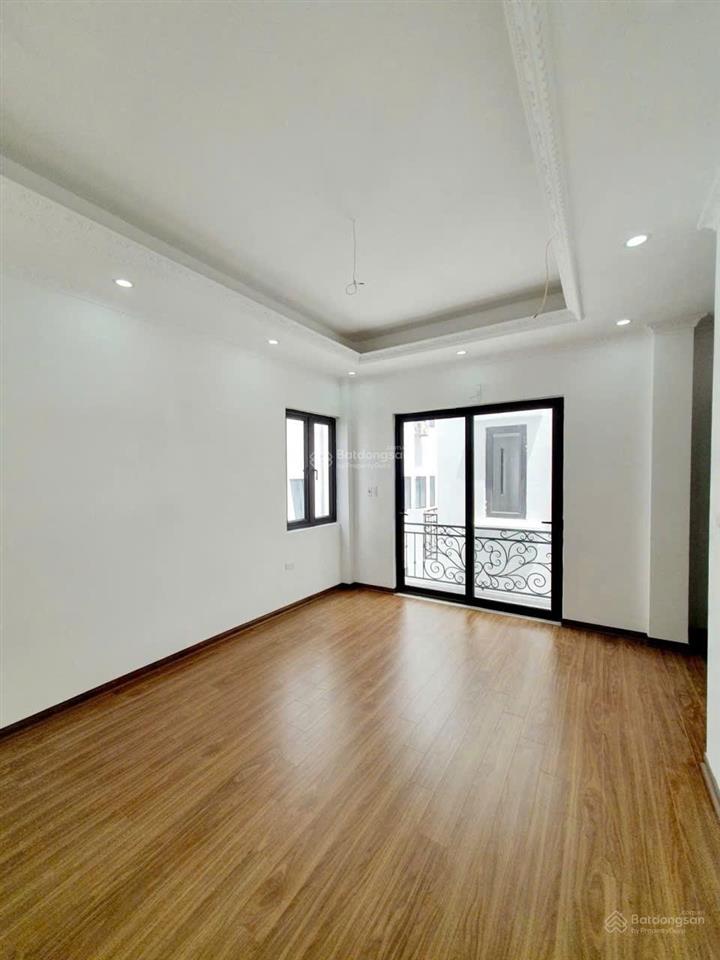 Siêu đẹp ! xuân diệu, tây hồ  thang máy  view hồ  2 thoáng. 40m x 7 tầng  mt 5m  giá 12.9 tỷ.