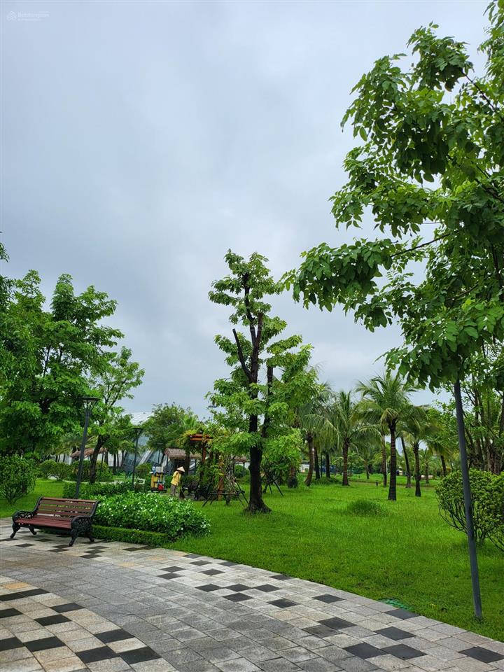 Biệt thự góc 252m2, 2 mặt thoáng view vườn hoa sổ sẵn, giá tốt, duy nhất tại vinhomes green villas