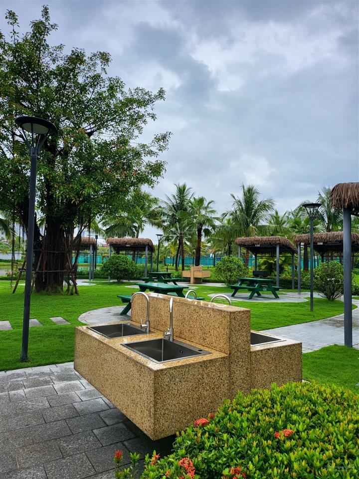 Biệt thự góc 252m2, 2 mặt thoáng view vườn hoa sổ sẵn, giá tốt, duy nhất tại vinhomes green villas