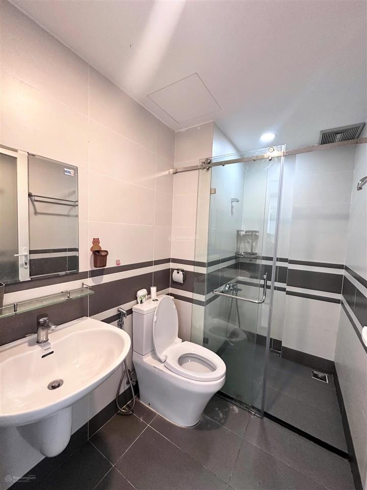 Bán căn hộ có sổ hồng 3pn 2wc 96m2 giá 9.2 tỷ gần sân bay , công viên gia định