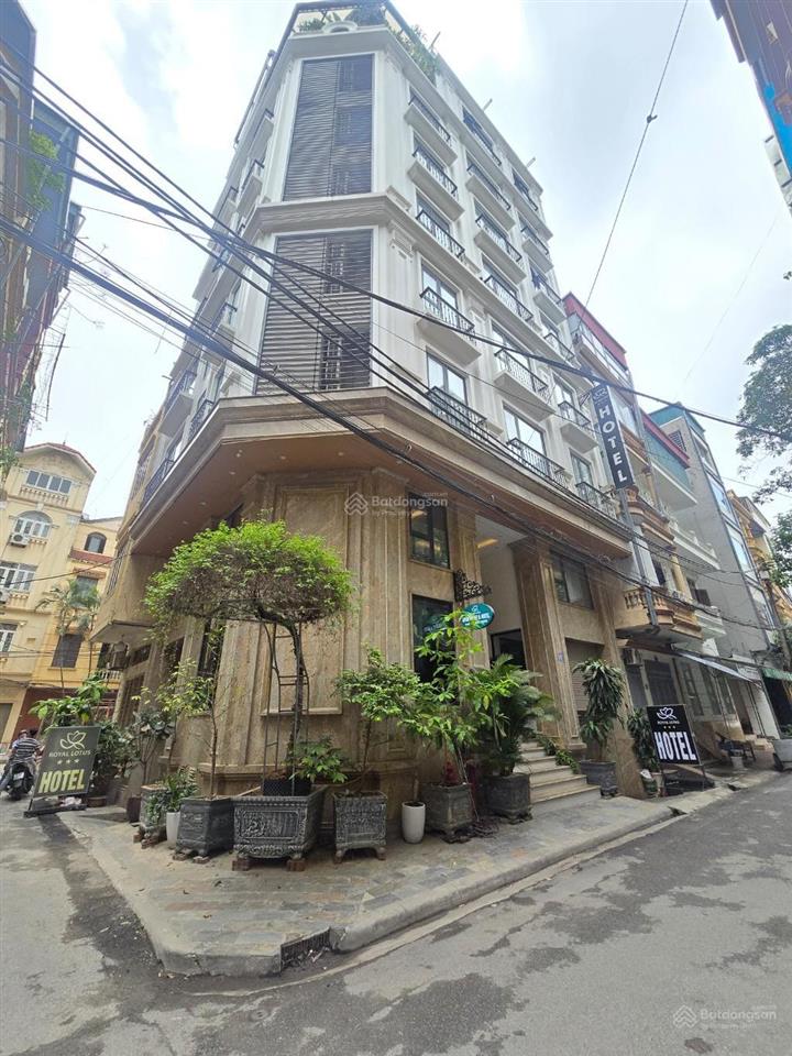 Bán tòa nhà văn phòng 8 tầng gần 300m2, vỉa hè, ô tô tránh. lạc long quân tây hồ. 135 tỷ