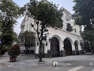 Cần tiền bán gấp nhà nguyễn văn lộc, lô góc view vườn hoa. dt 200m2, mt 25m. giá 47 tỷ