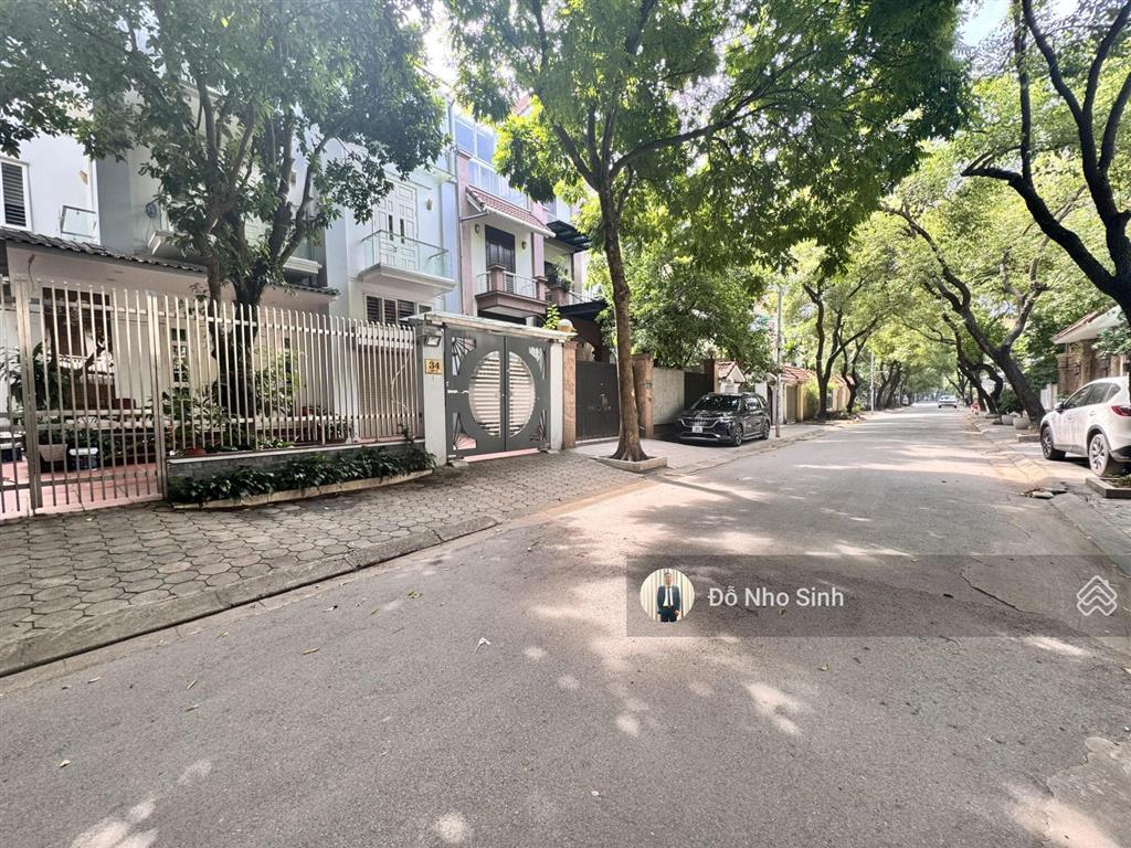 Chính chủ bán biệt thự văn quán 200m2  4 tầng  mặt tiền 11m  giá 42 tỷ có thương lượng.