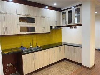 Cho thuê căn hộ T2 mặt đường Láng Hạ, Đống Đa. Giá: 12tr. LH: 0937158386