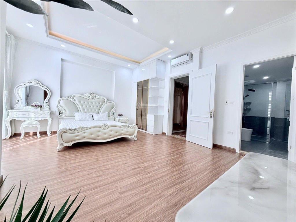 Bán nhà phố chùa bộc, đống đa 51m, 7 tầng. giá 19.3 tỷ