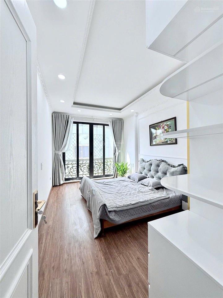 Bán nhà phố chùa bộc, đống đa 51m, 7 tầng. giá 19.3 tỷ