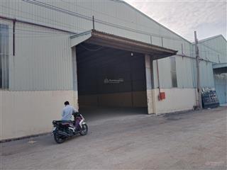 Cho thuê kho xưởng 650 m2 giá 40 triệu/đường quốc lộ 1a thị trấn bến lức long an