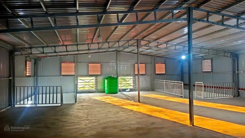 Cho thuê kho xưởng 1.000 m2 giá 30 triệu / đường tỉnh lộ 830 xã lương hòa huyện bến lức long an