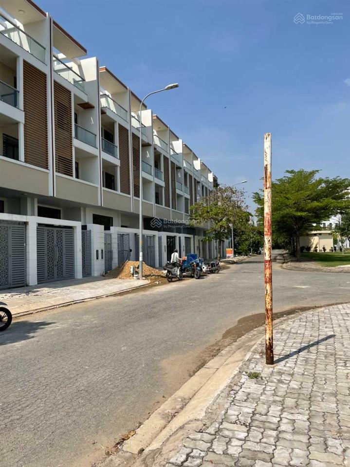 Hot, bán nhanh nền nhà phố kdc t30  phạm hùng 100m2 giá 68 tr/m2