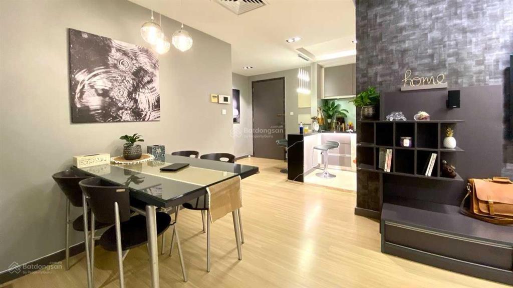Chủ nhà chuyển căn to hơn nên nhượng lại căn 2pn sky 88 láng hạ các phòng đều đón ánh sáng tự nhiên