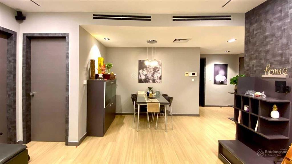 Chủ nhà chuyển căn to hơn nên nhượng lại căn 2pn sky 88 láng hạ các phòng đều đón ánh sáng tự nhiên