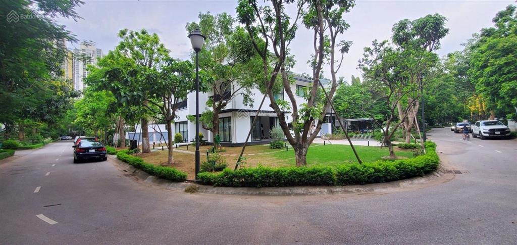Cần bán gấp biệt thự gần 600m2 tại khu biệt thự vườn tùng  ecopark.  hải 0704 725 ***