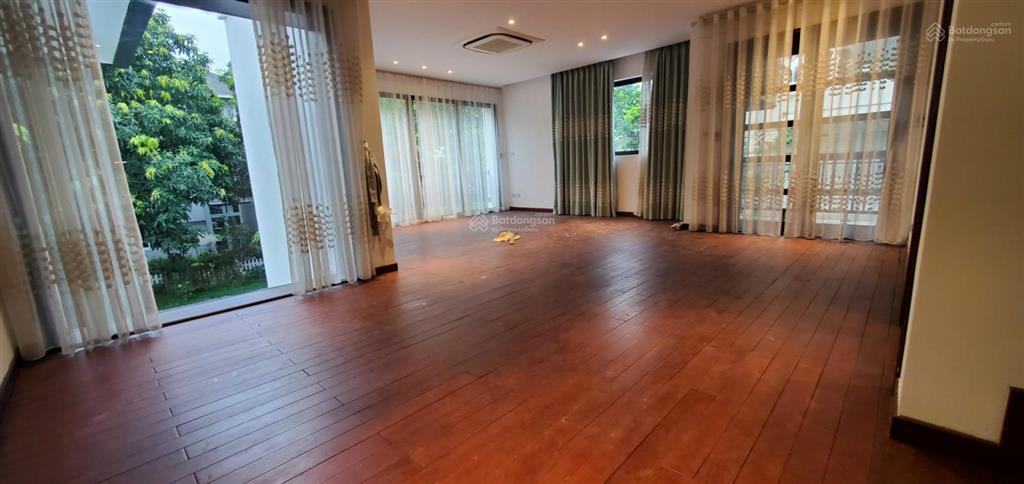 Cần bán gấp biệt thự gần 600m2 tại khu biệt thự vườn tùng  ecopark.  hải 0704 725 ***