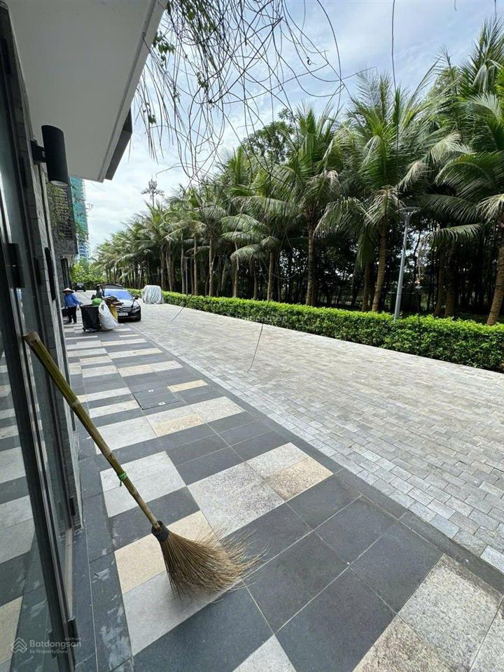 Cần bán gấp nhà phố vườn 165m2 có giếng trời tại ecopark. hải 0704 725 ***