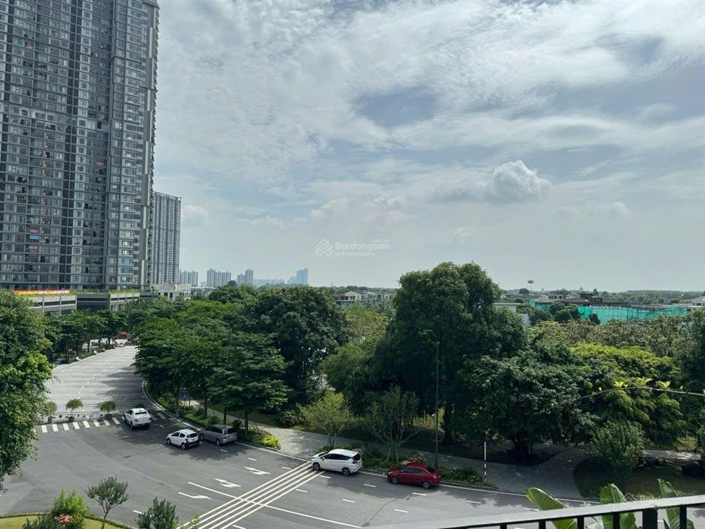 Cần bán gấp nhà phố vườn 165m2 có giếng trời tại ecopark. hải 0704 725 ***