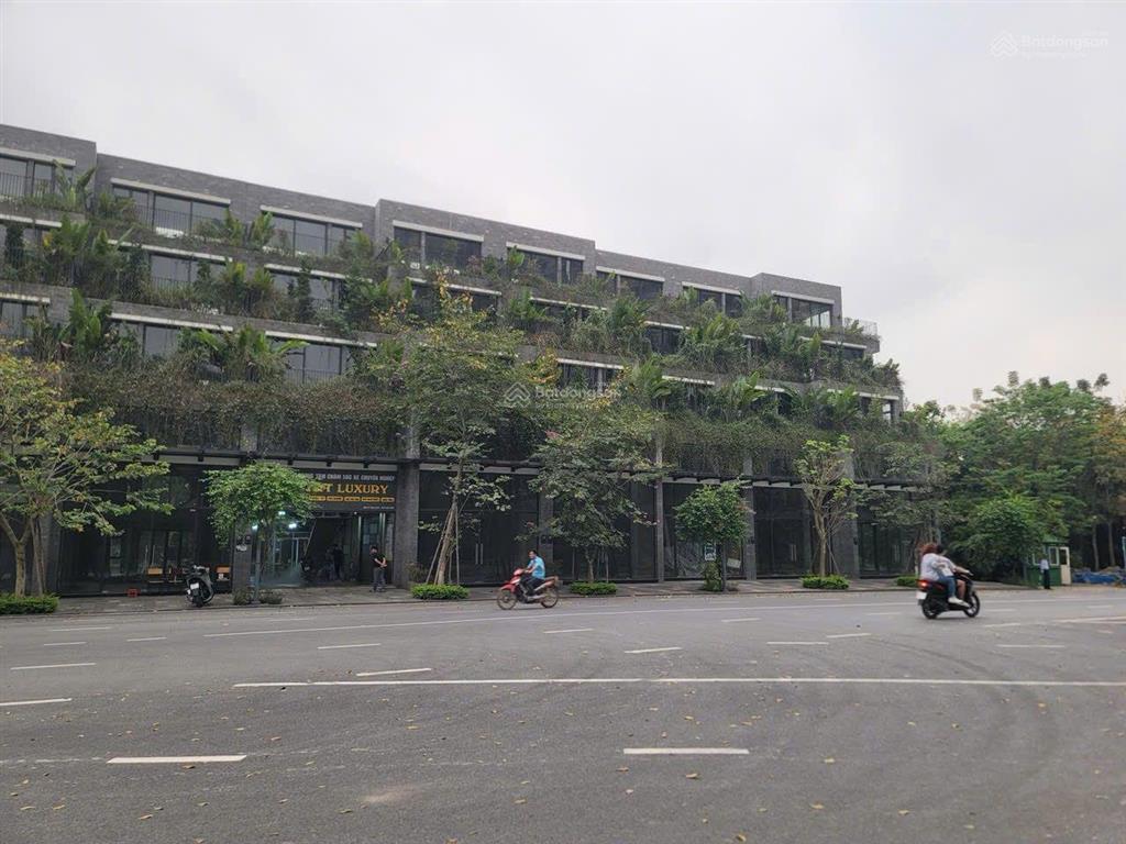 Cần bán gấp nhà phố vườn 165m2 có giếng trời tại ecopark. hải 0704 725 ***